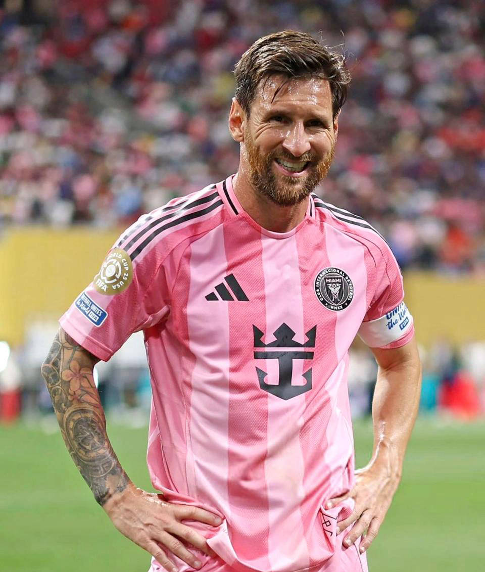 开云体育APP下载-梅西帽子戏法，巴萨狂胜对手的简单介绍