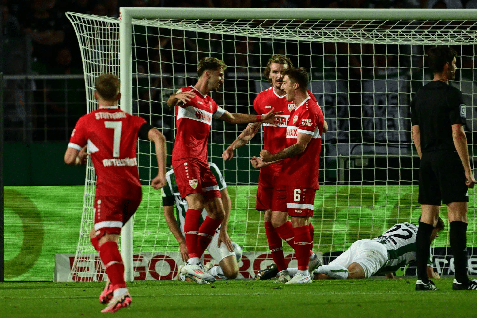 瓦尔迪绝杀夺走胜利，领跑小组的简单介绍