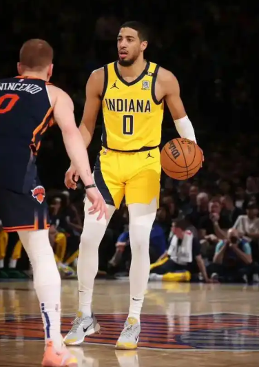 北京队鏖战尼克斯，布伦森点燃赛场的简单介绍