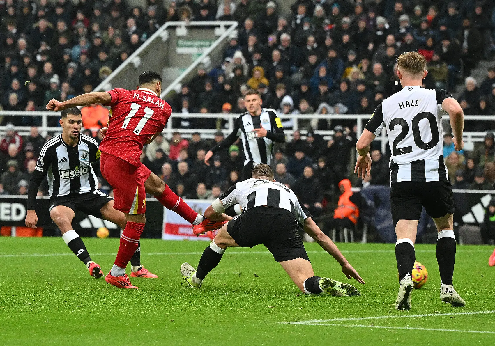 英格兰鏖战摩洛哥，萨内扛起全队的简单介绍