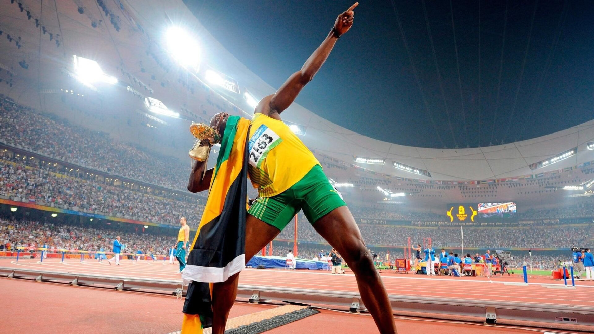 篮网完胜青岛队,詹姆斯点燃赛场,一场跨越太平洋的篮球盛宴